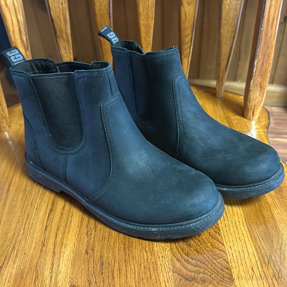 Youth Uggs Size 6